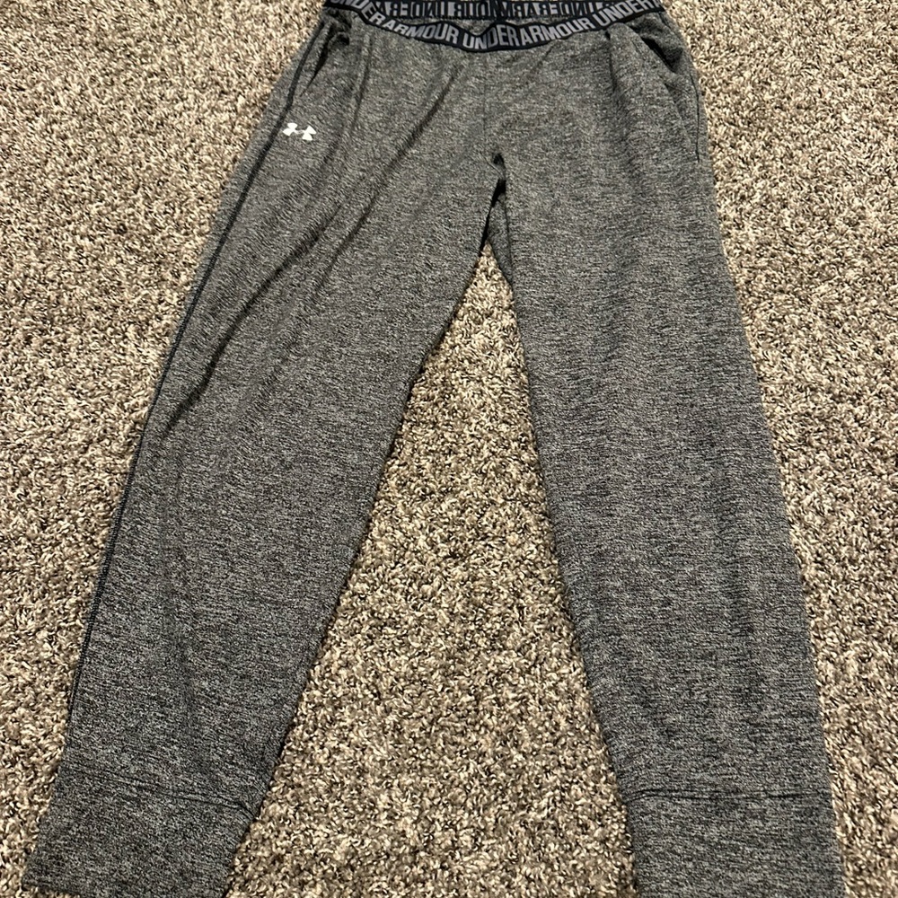 Under Armour LG Black and Gray Athletic Wear
